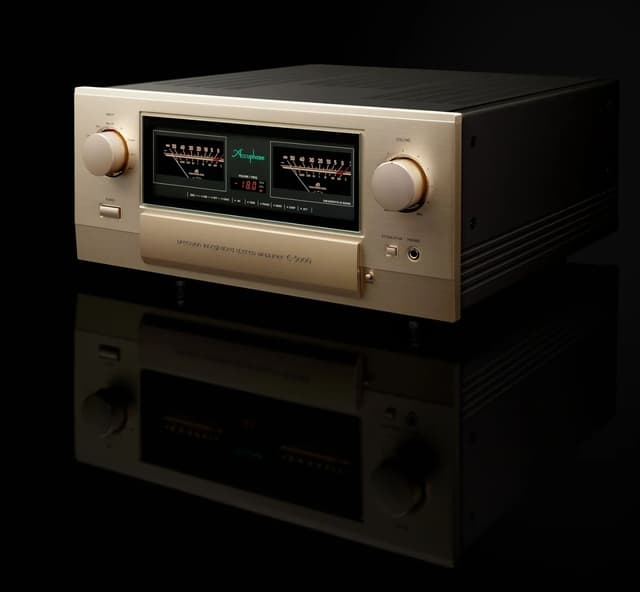 Accuphase E-7000 Class AB Precision Integrated Stereo Amplifier