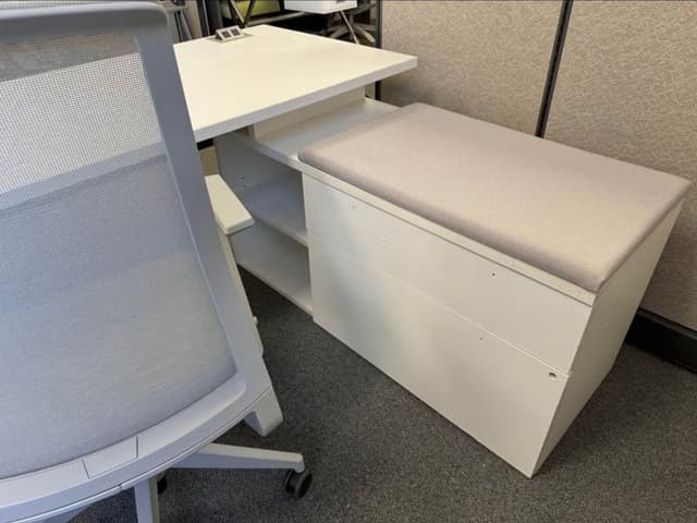 Knoll L shaped office desk with acrylic modesty